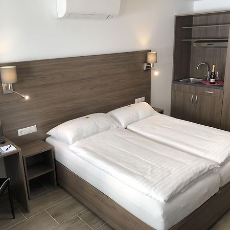 Hotel Koenig Wina Bagian luar foto