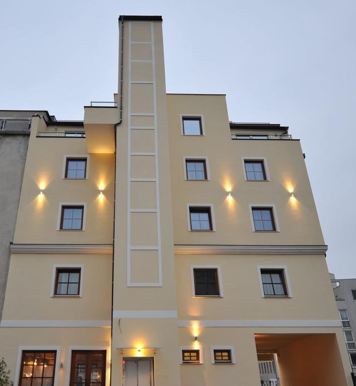 Hotel Koenig Wina Bagian luar foto