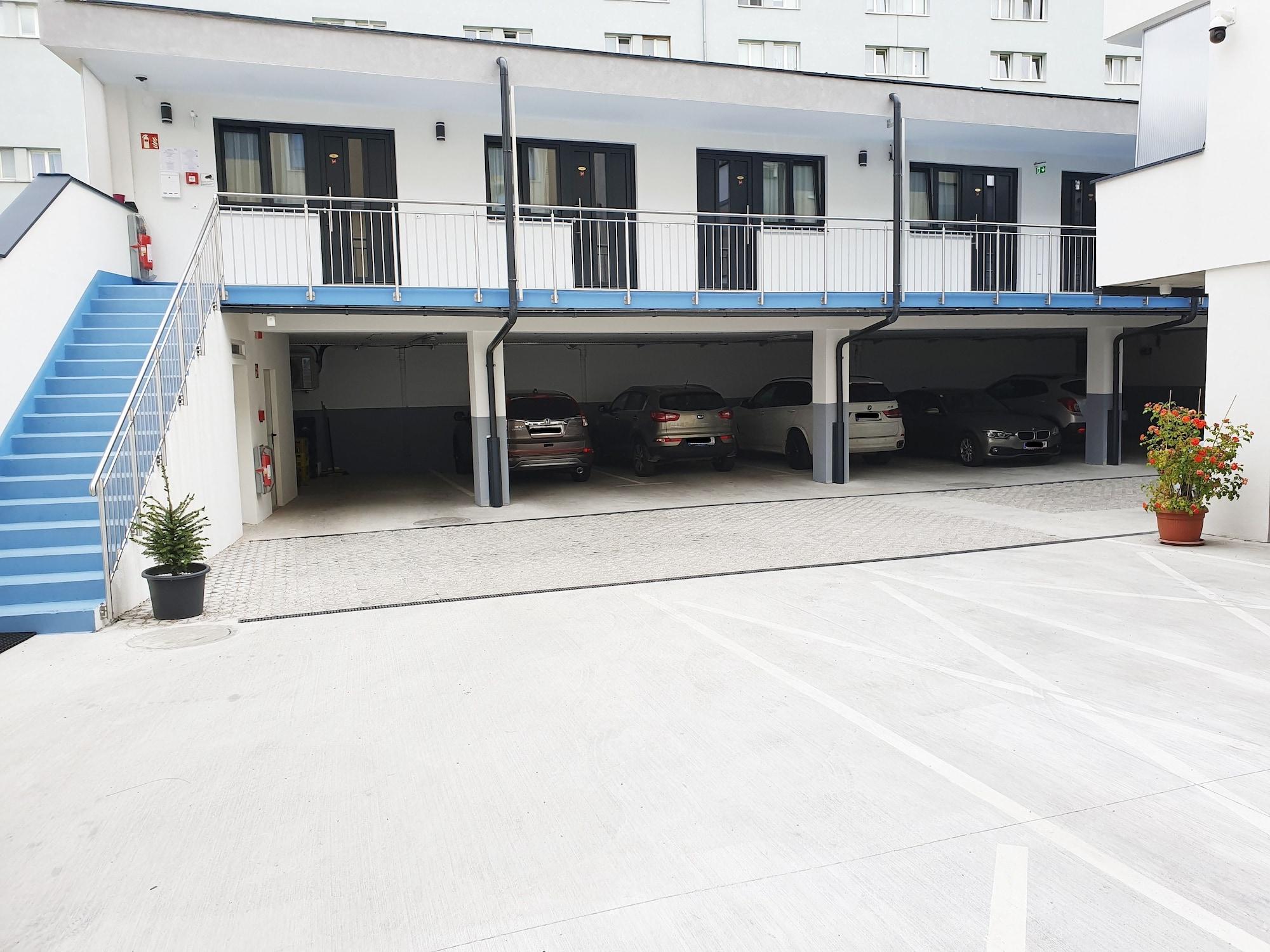 Hotel Koenig Wina Bagian luar foto