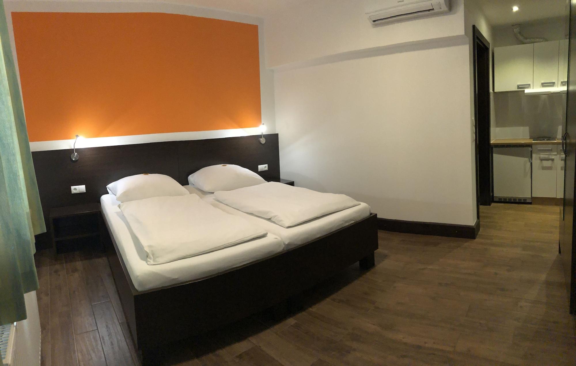 Hotel Koenig Wina Bagian luar foto
