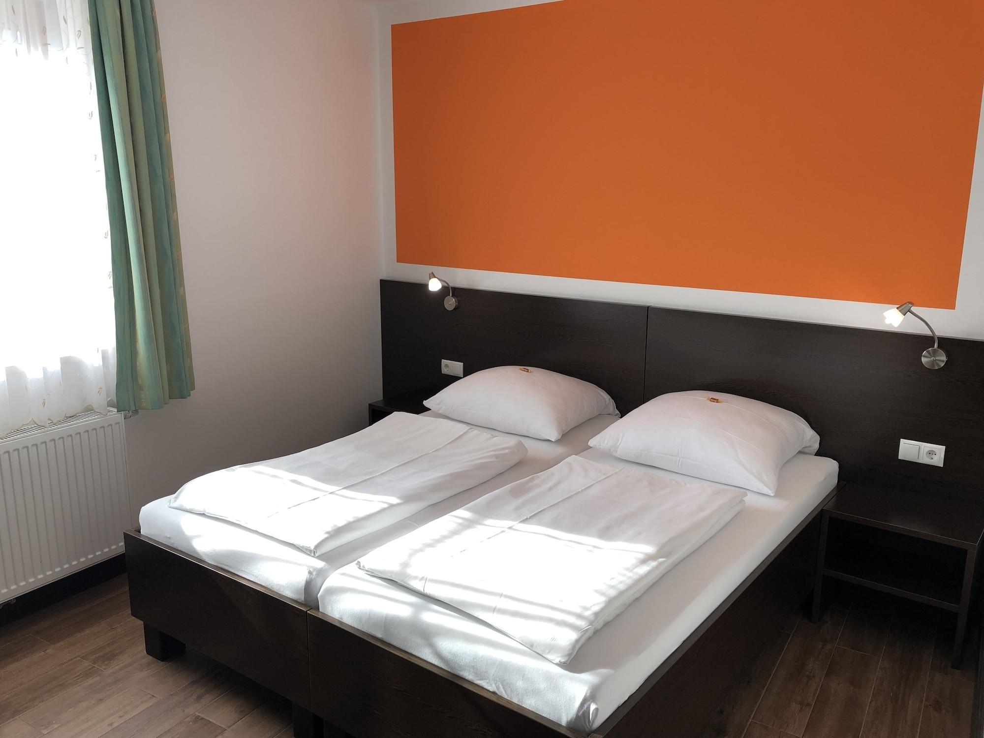 Hotel Koenig Wina Bagian luar foto