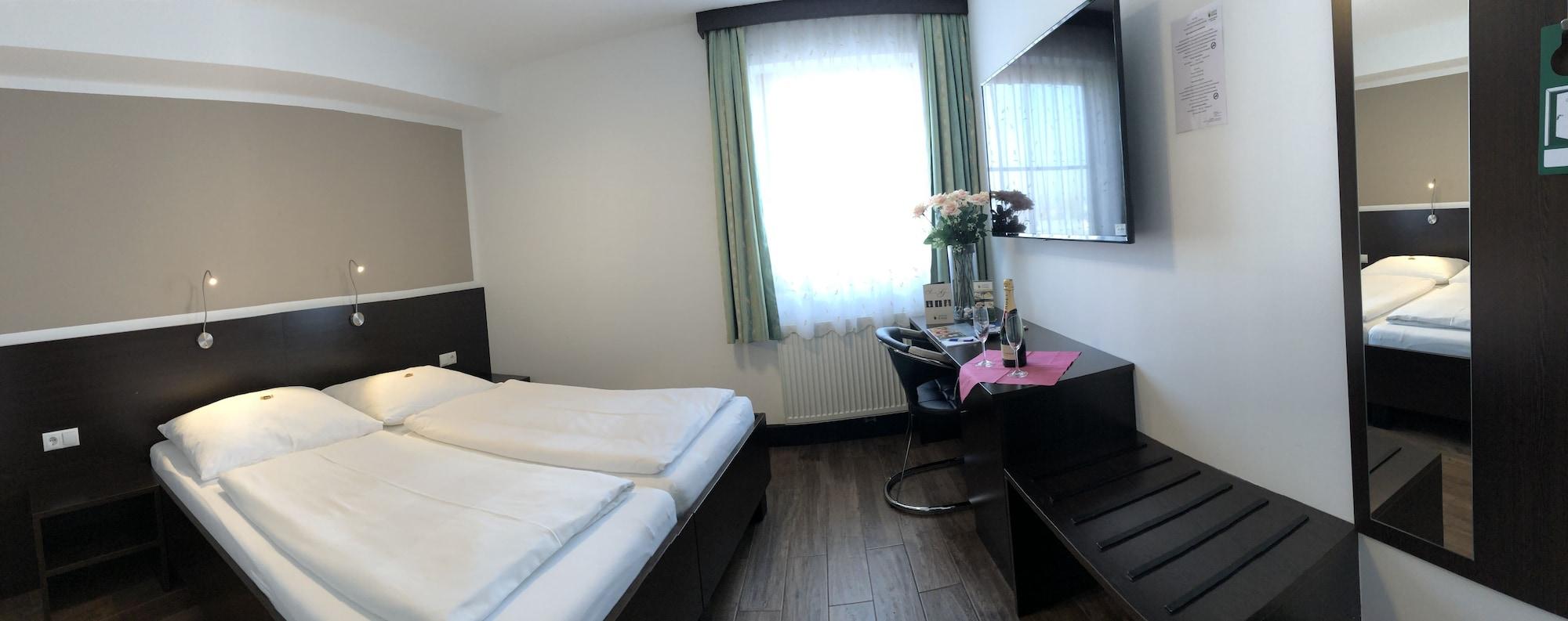 Hotel Koenig Wina Bagian luar foto