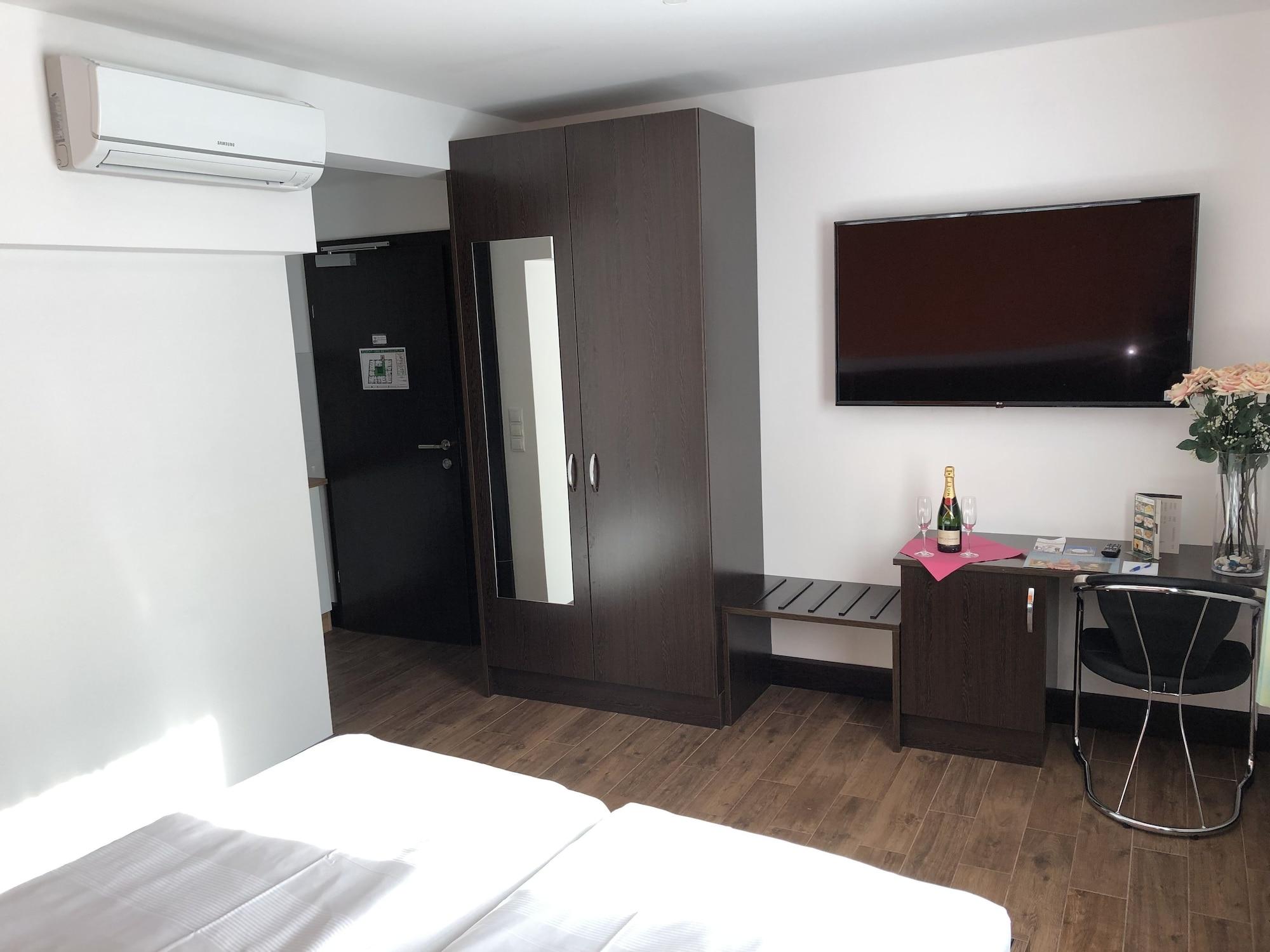 Hotel Koenig Wina Bagian luar foto