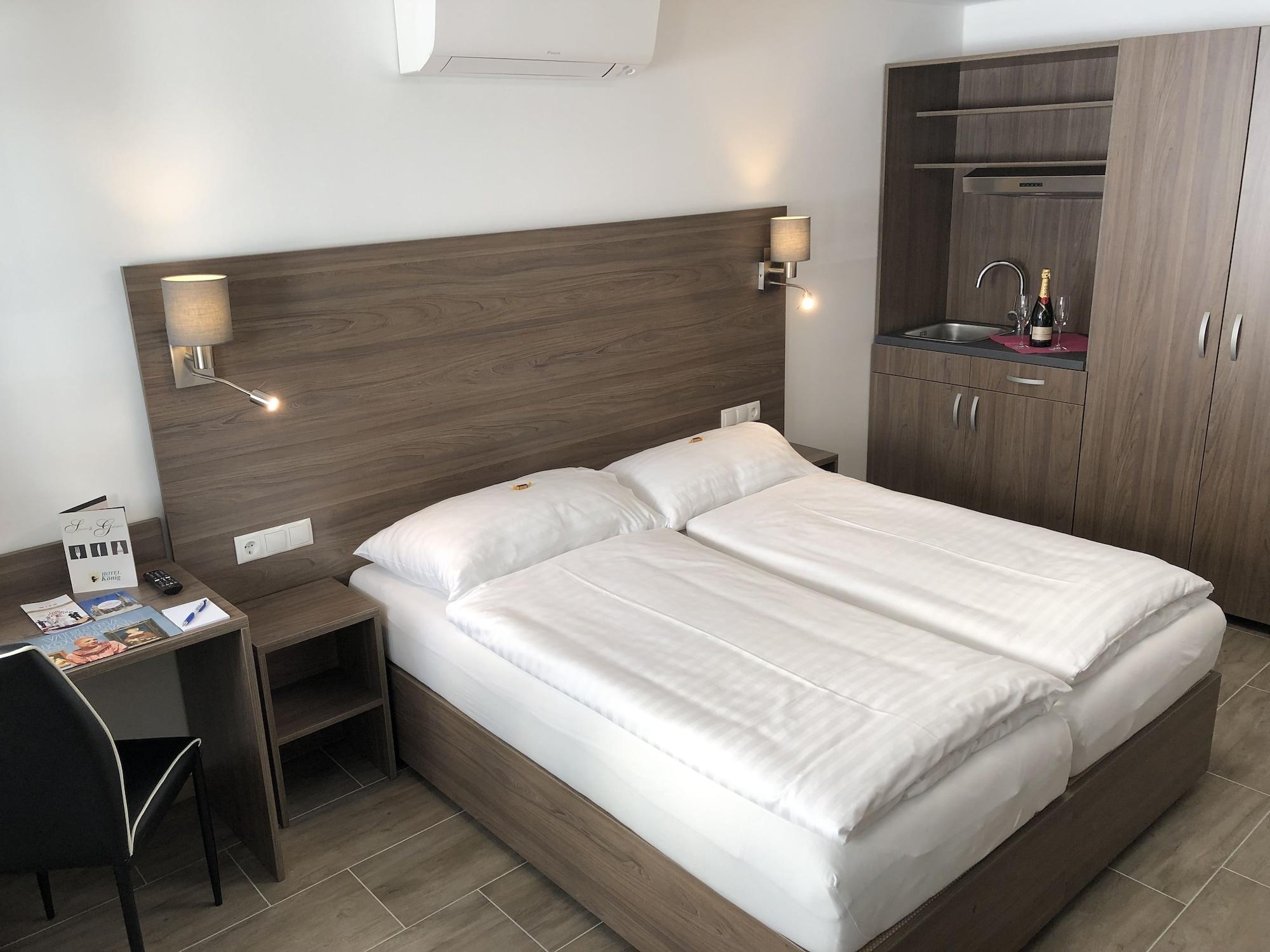 Hotel Koenig Wina Bagian luar foto