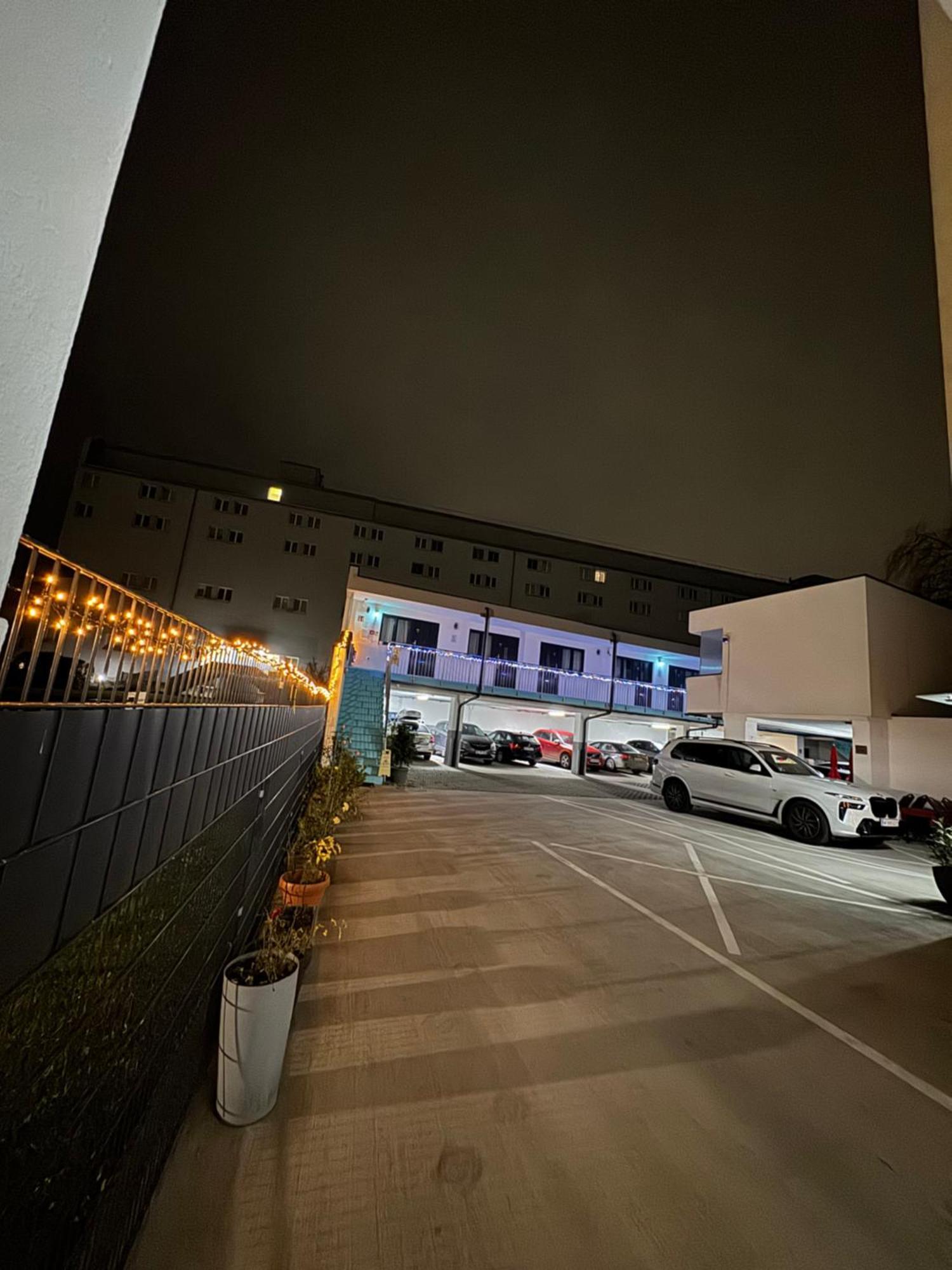 Hotel Koenig Wina Bagian luar foto