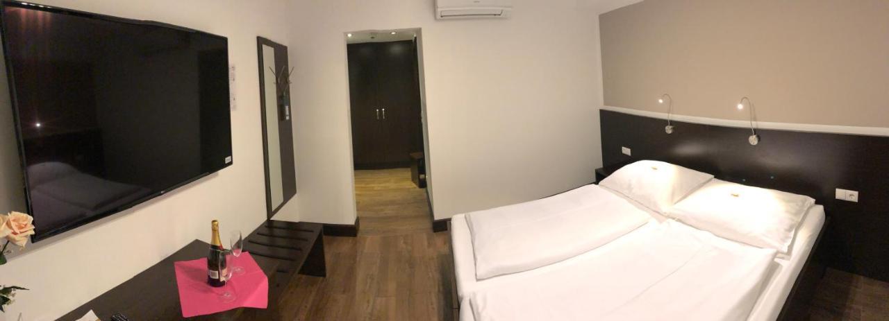 Hotel Koenig Wina Bagian luar foto