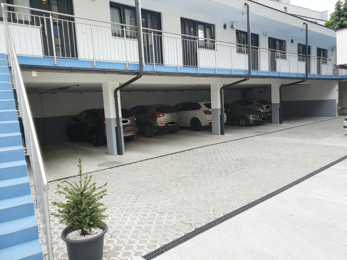Hotel Koenig Wina Bagian luar foto