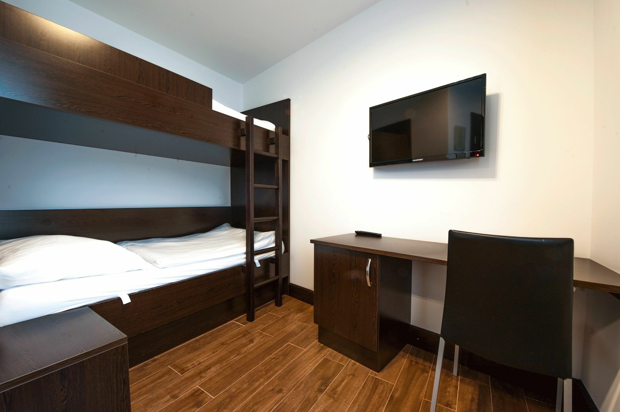 Hotel Koenig Wina Bagian luar foto