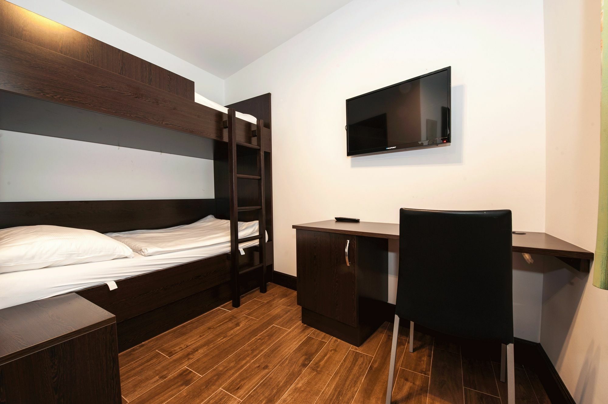 Hotel Koenig Wina Bagian luar foto